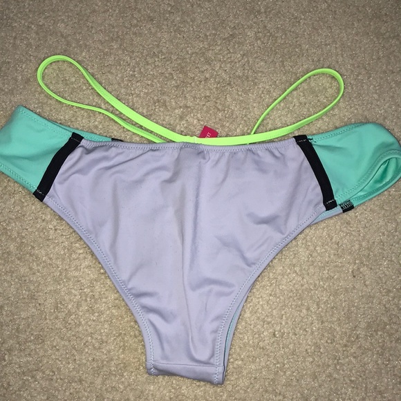 Victoria’s Secret Bikini Bottoms - Picture 2 of 4